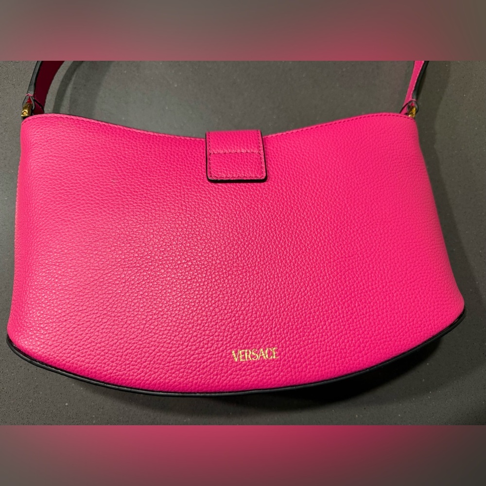 ***Buyer’s Bag Game! 1 in 30 Chance to win this Giveaway Versace Bag! *** - Picture 6 of 10